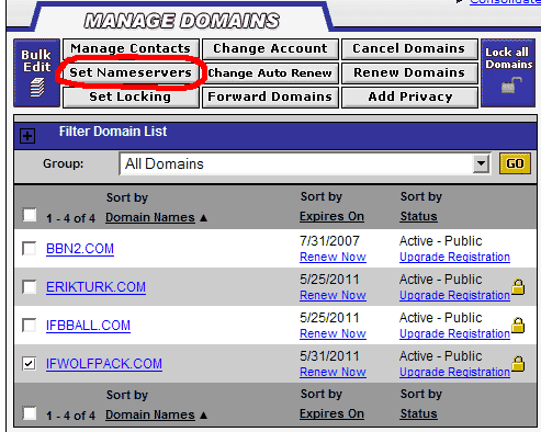 GoDaddy: список доменов с флажком для выбора домена