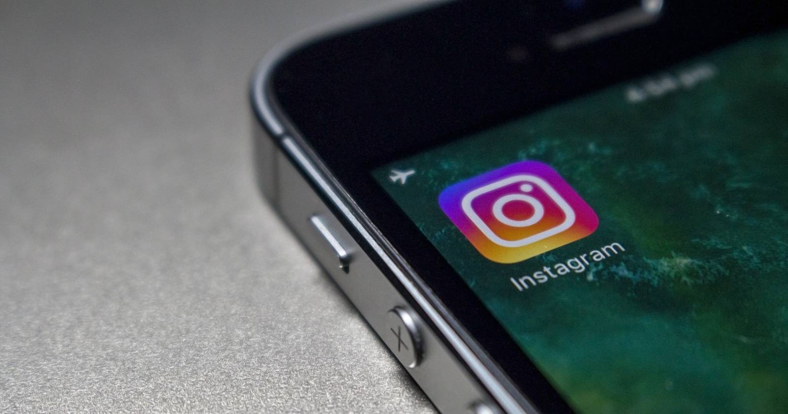 Иконка приложения Instagram на старом iPhone
