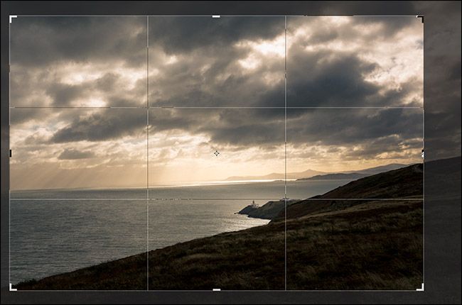 Кадр с маяком после грубой обрезки