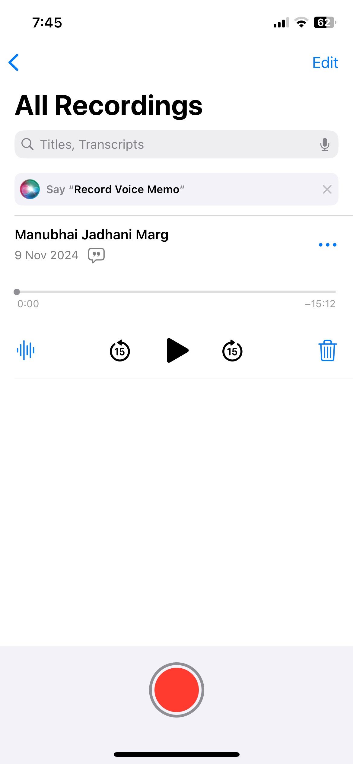 Список всех записей в приложении Диктофон на iPhone