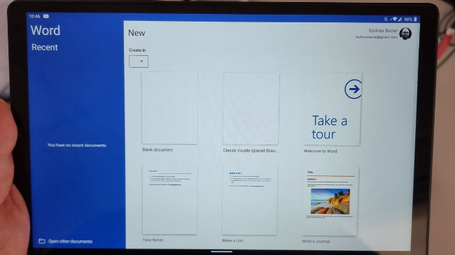 Microsoft Word для Android на экране планшета