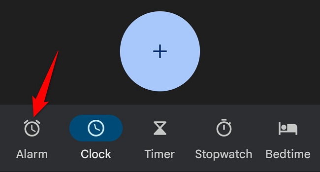 Выберите «Будильник» внизу экрана приложения