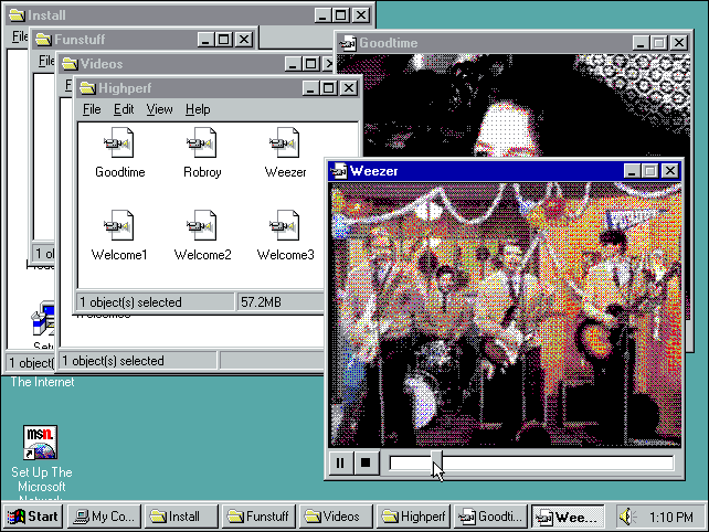 Скриншот папки с видео и клипами, включёнными на диске Windows 95