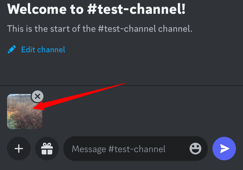 Откройте прикреплённую фотографию в полноэкранном режиме.