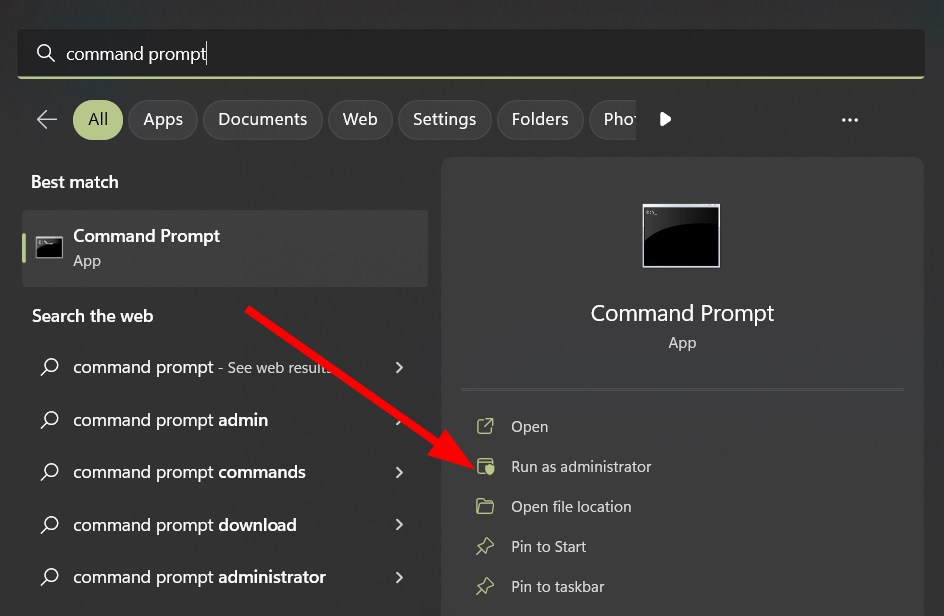 Окно списка приложений в меню Пуск с выделенной командной строкой