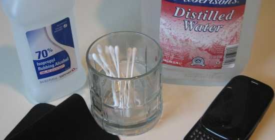 Как правильно чистить смартфон и чехол