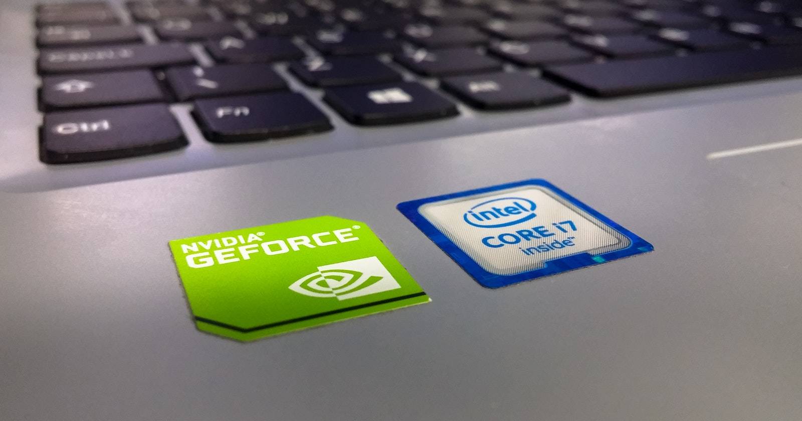 Наклейка с логотипом NVIDIA GEFORCE на корпусе ноутбука