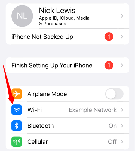Экран с названием текущей Wi‑Fi сети в настройках iPhone