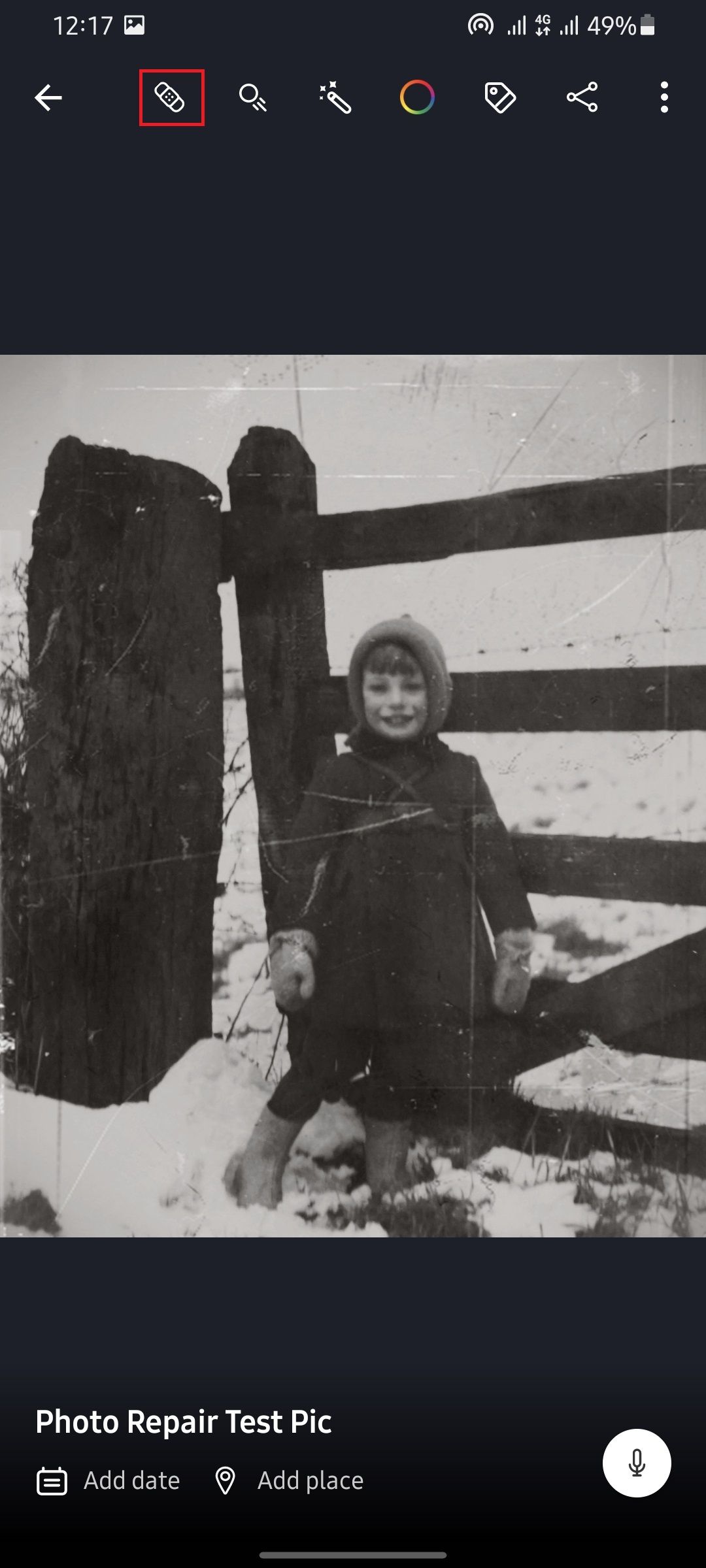 Мобильный интерфейс: загрузка фото и выбор инструмента ремонта