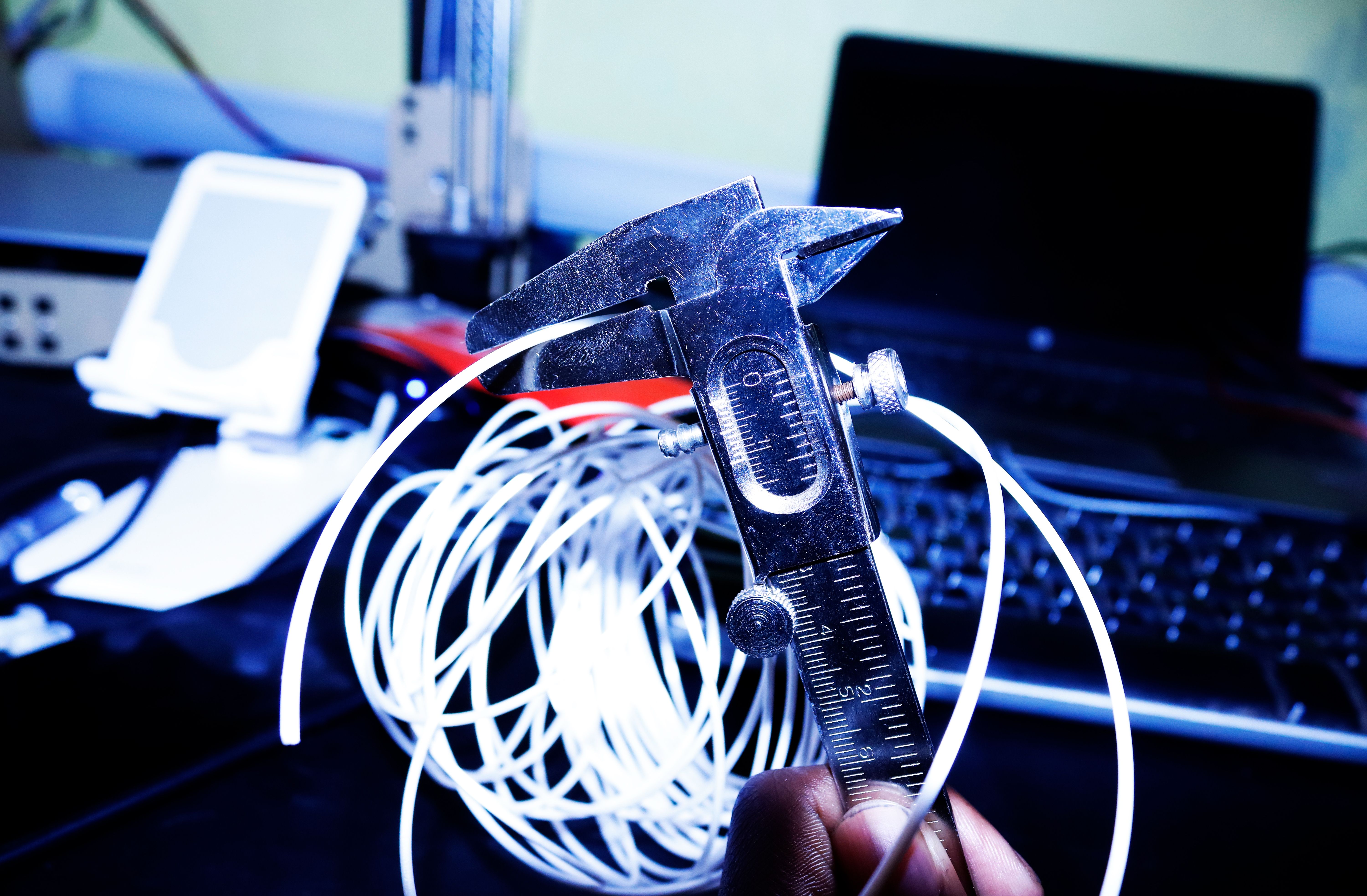 Замер филамента штангенциркулем