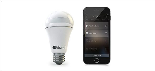 Bluetooth‑лампа ilumi и смартфон рядом