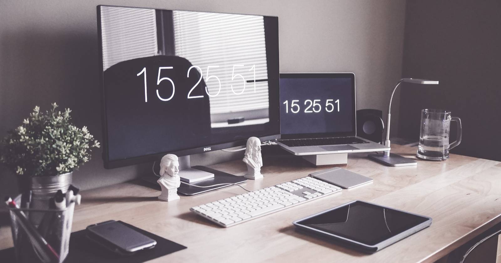 Показывать секунды в часах панели задач Windows