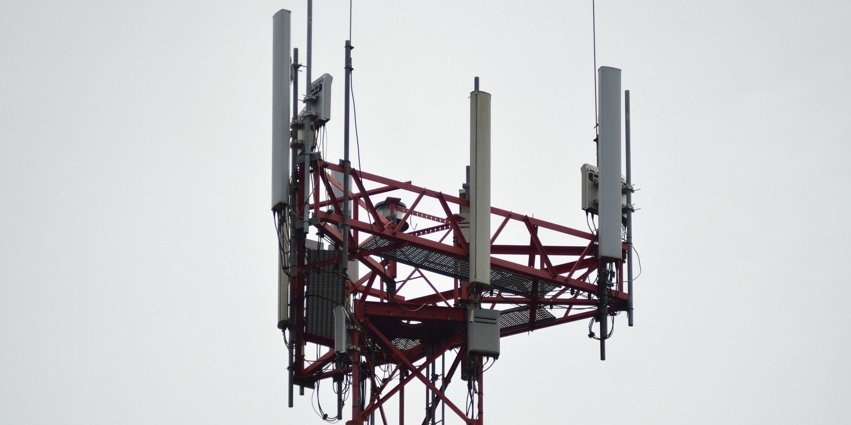 Плохой приём мобильной связи дома — причины и решения