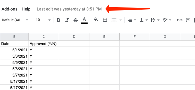 Нажмите ссылку времени последнего редактирования в правой части панели меню Google Sheets