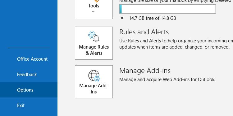 Выбор Параметры в Outlook на Windows