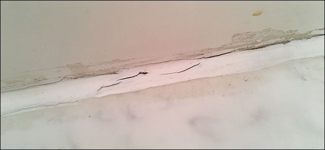 Замена силиконового герметика в ванной и на кухне