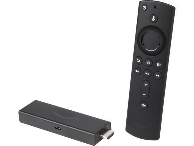 Пульт дистанционного управления Amazon Fire TV лежит на столе
