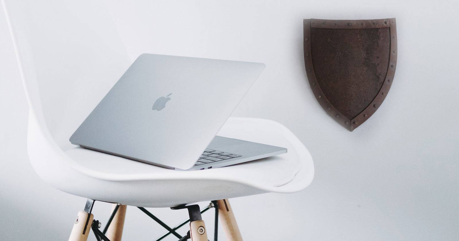 Настройка VPN на Mac, ноутбук с открытыми системными настройками