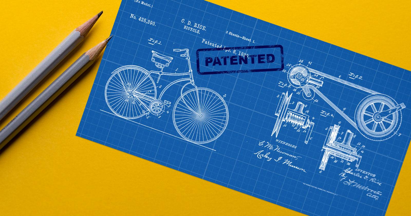 человек с идеей и чертежами для патентования