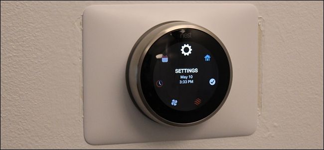 Выбор настроек на экране термостата Nest