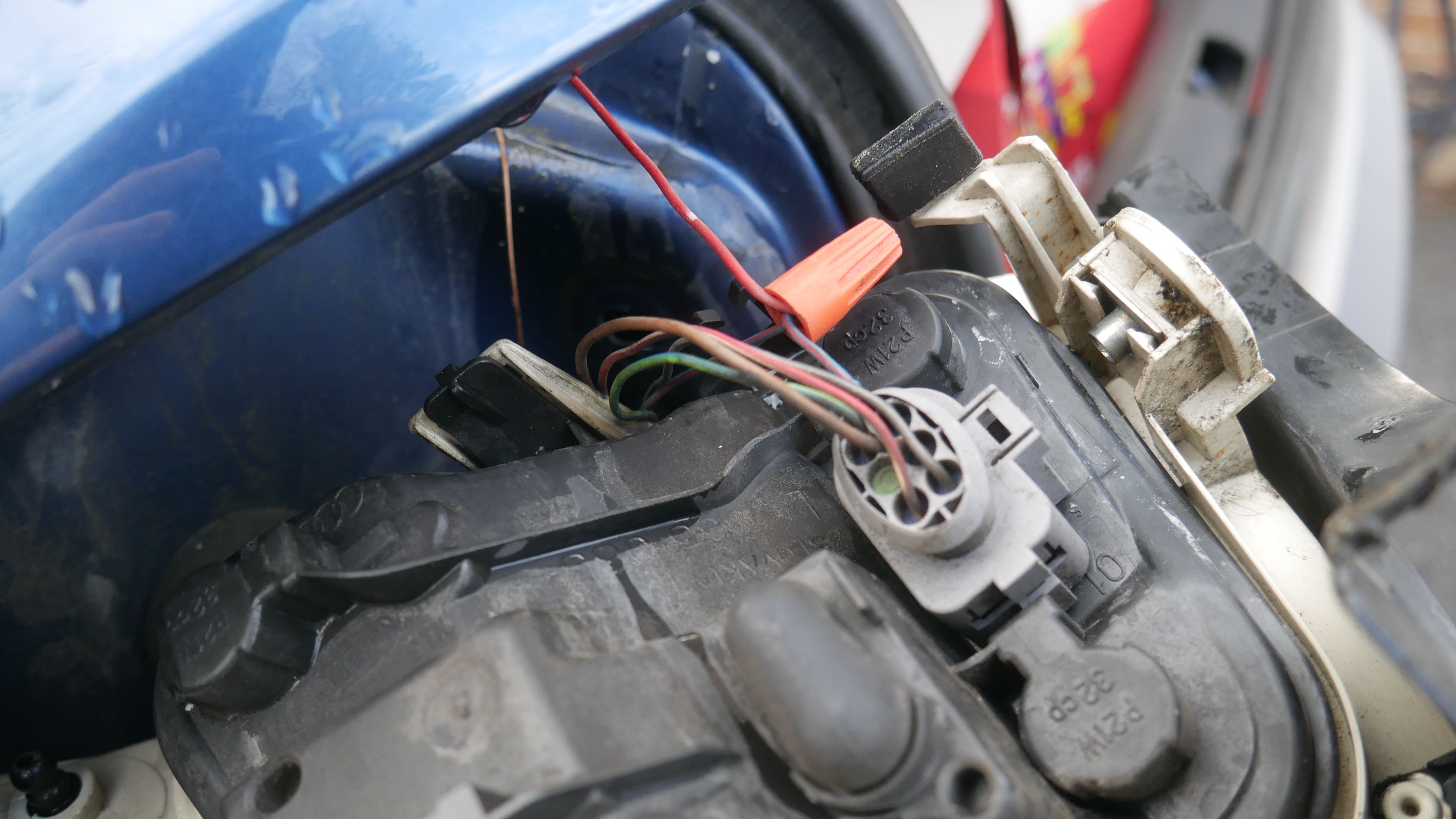 Подключение к проводке фонаря заднего хода