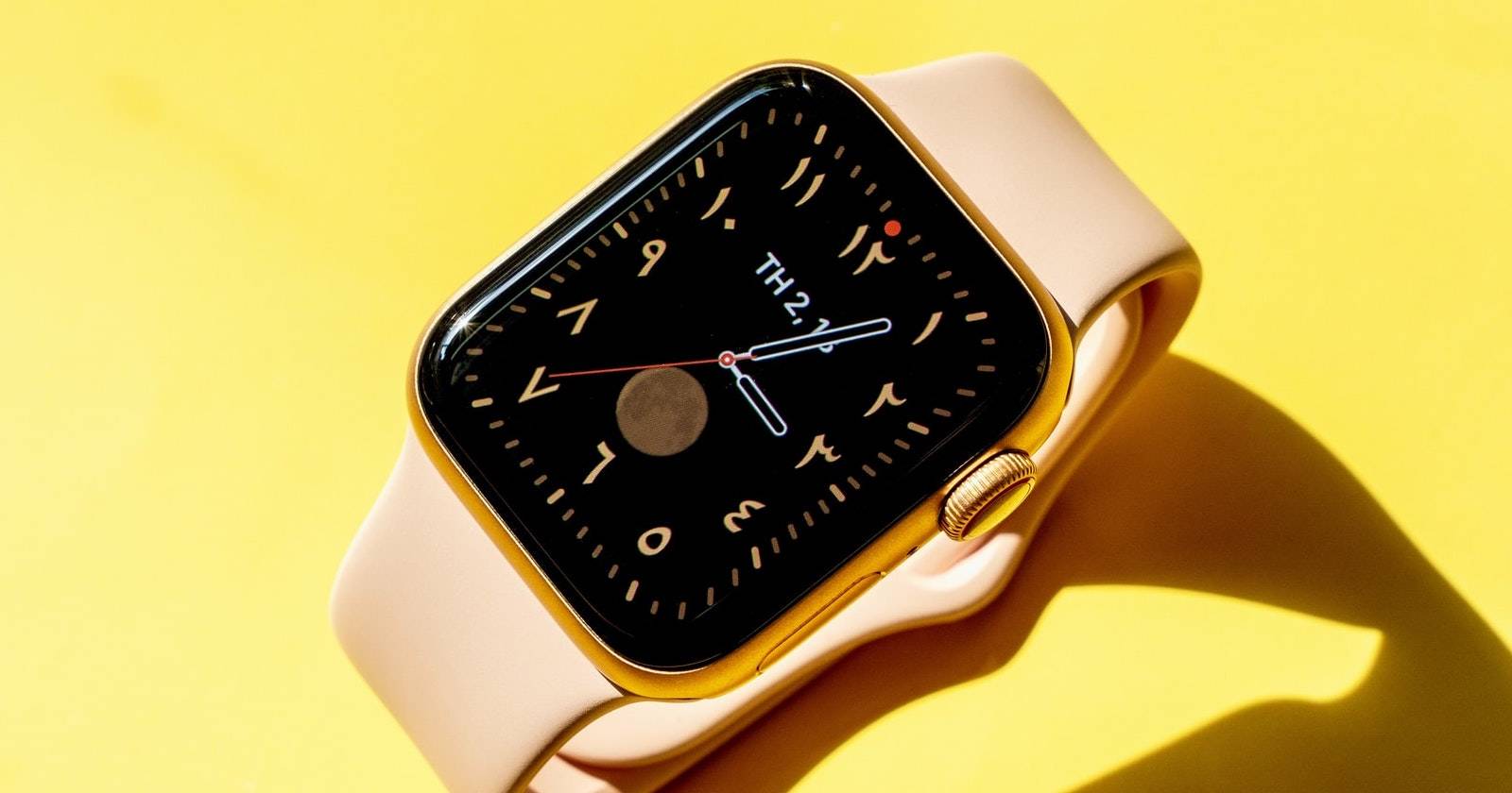 Переупорядочить и удалить циферблаты Apple Watch