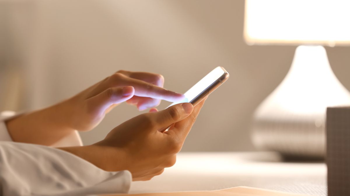 Как разбудить светом: телефон, лампы, искусственное окно