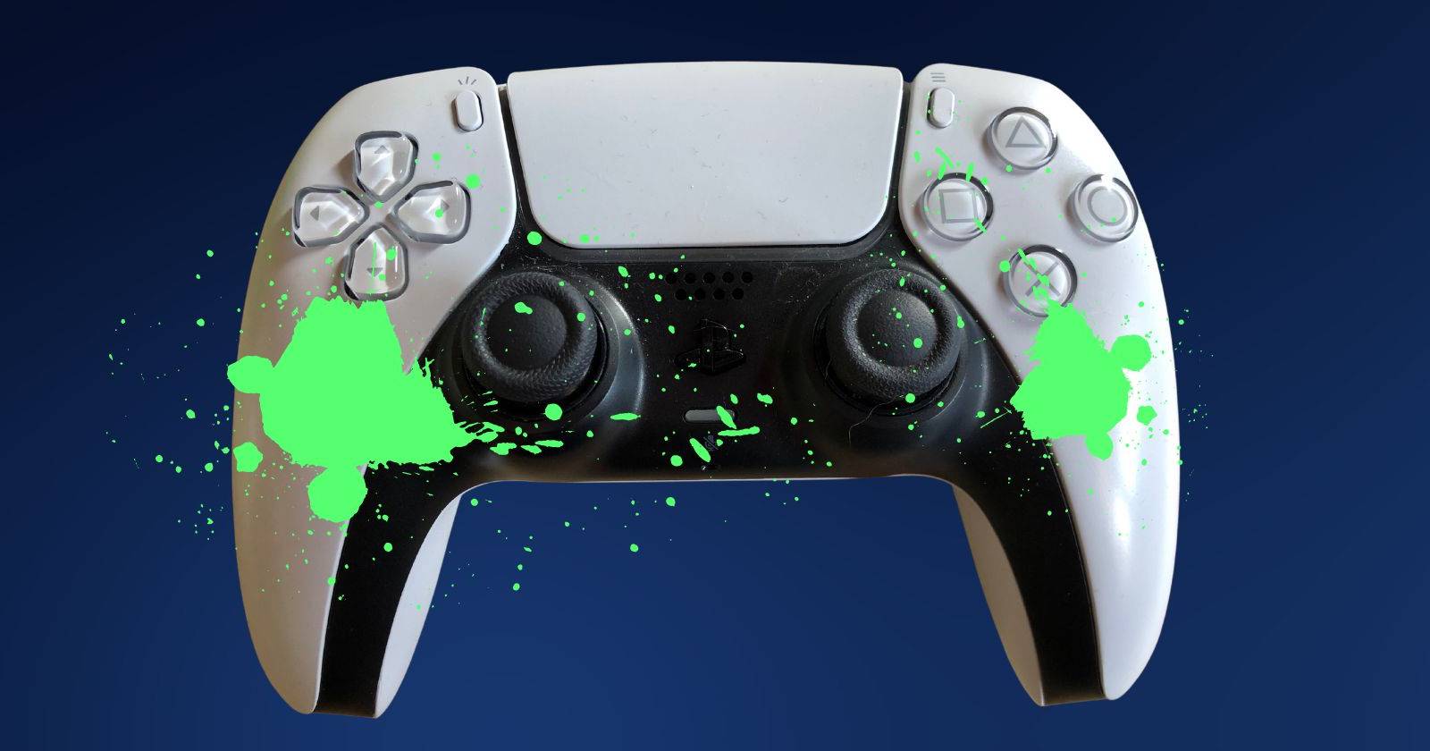 Грязный контроллер DualSense с отпечатками и пылью