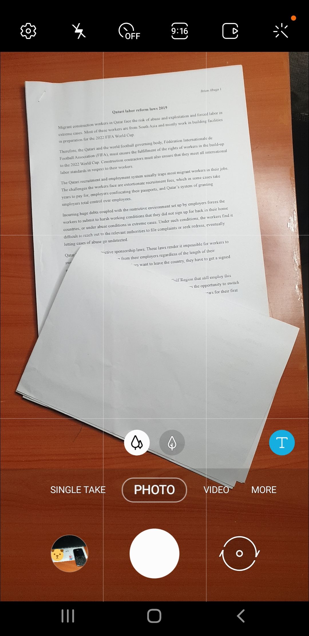 Бумага, накрывающая другой лист для скрытия текста