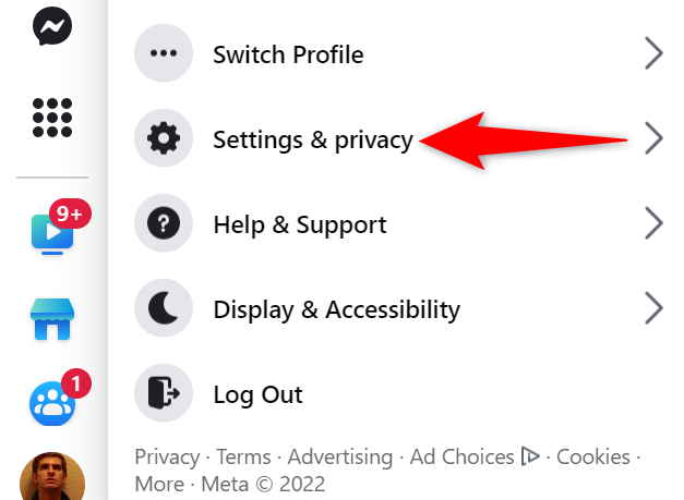 Нажмите на профиль и выберите «Настройки и конфиденциальность».