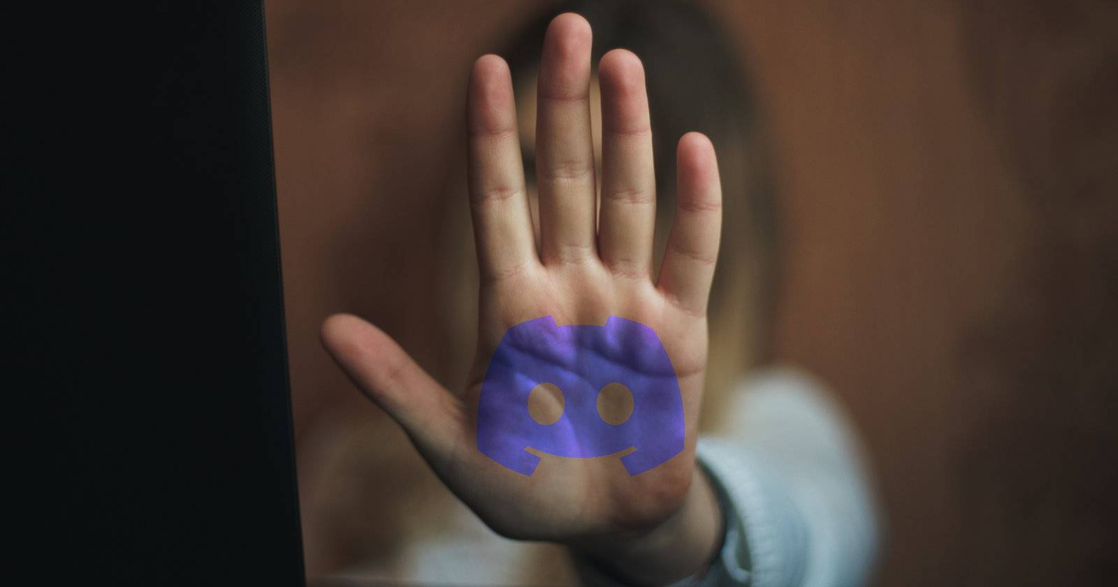 Отправка жалобы на сообщение в мобильном приложении Discord