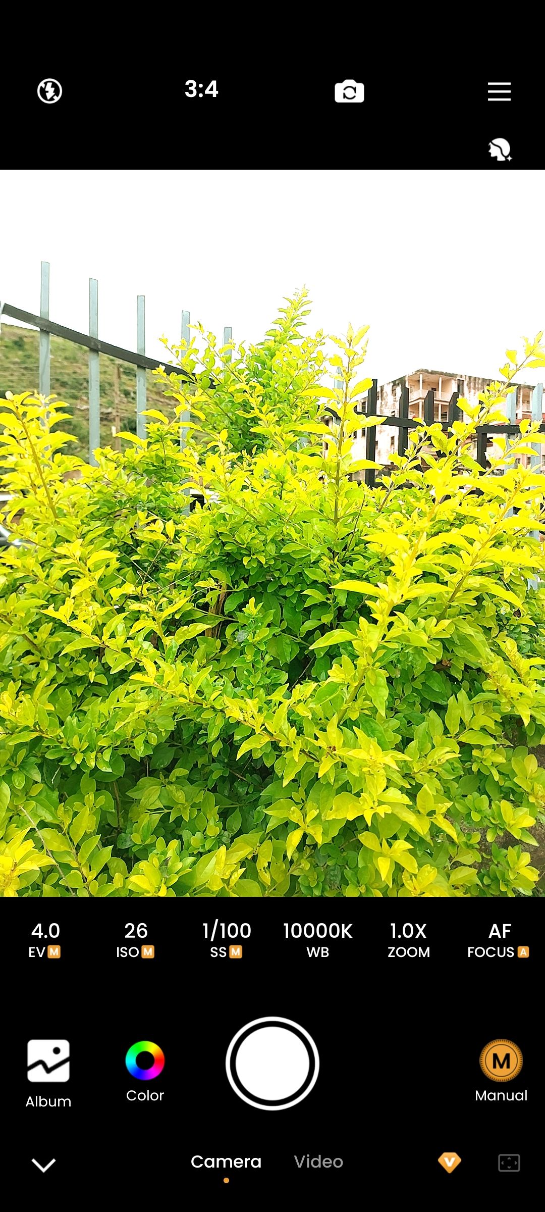 Скриншот ReLens на iPhone с открытым интерфейсом приложения