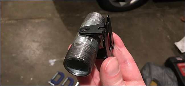 Просверленная короткая труба для установки крепёжного болта