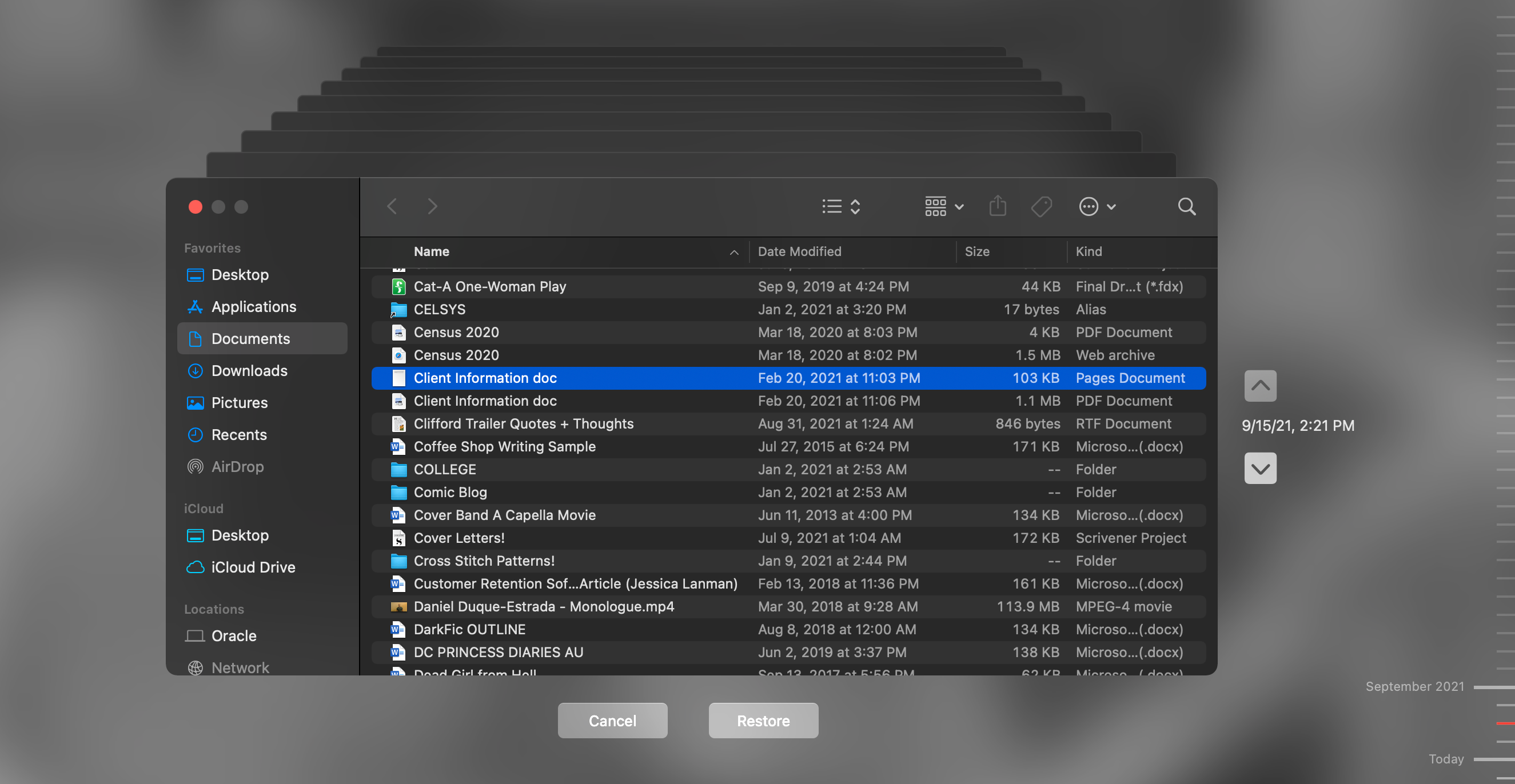 Интерфейс Time Machine с локальной копией папки Finder Documents на MacBook Pro