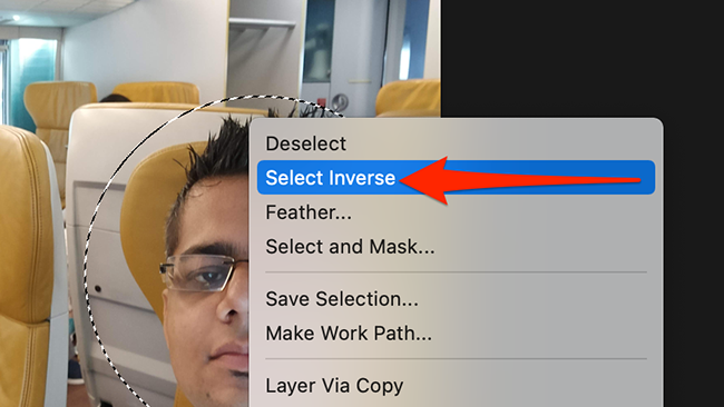 Выберите Инвертировать выделение из контекстного меню Photoshop