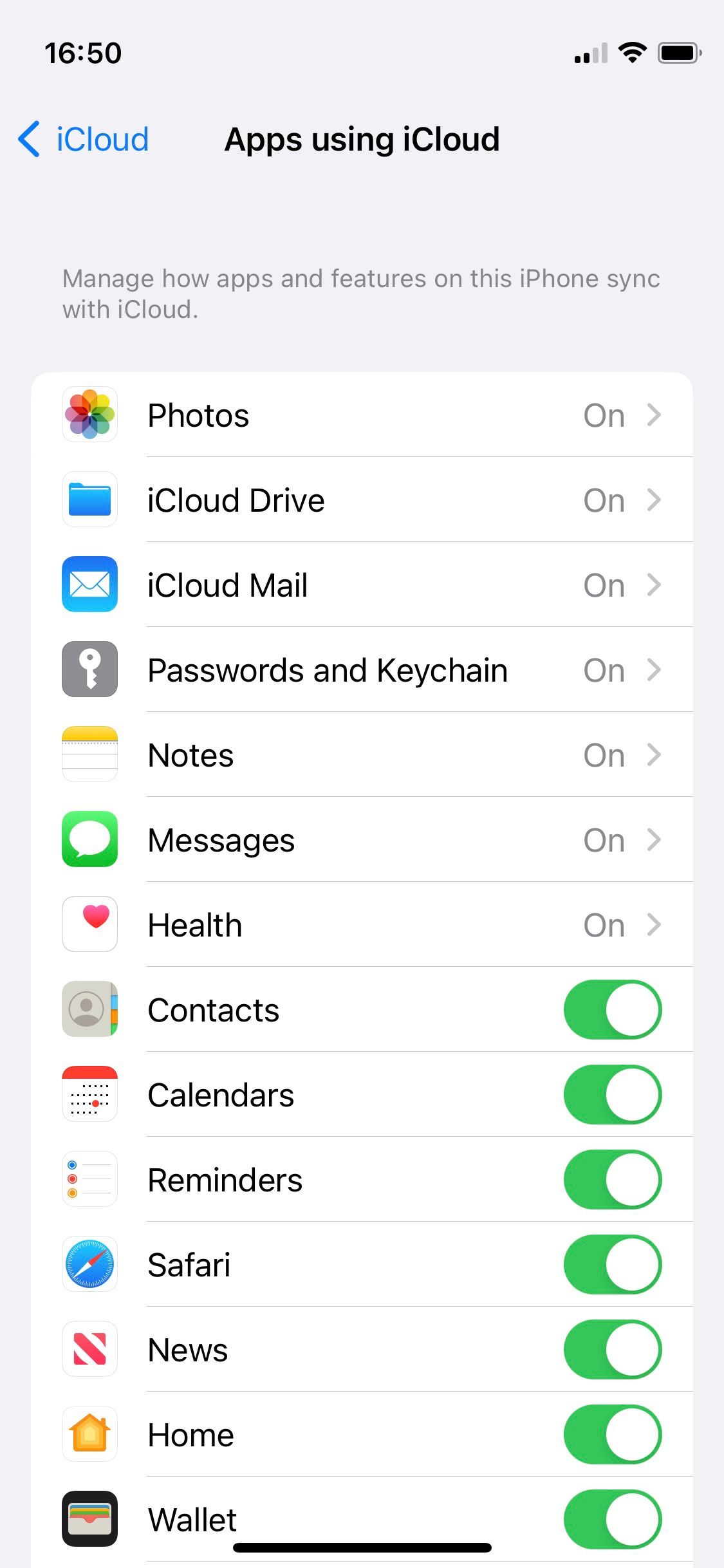 Скриншот меню iCloud в iOS 16 с включённой функцией «Здоровье»