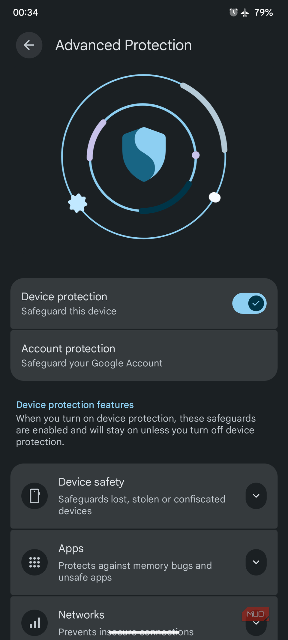 Переключатель защиты устройства включён в панели Advanced Protection.