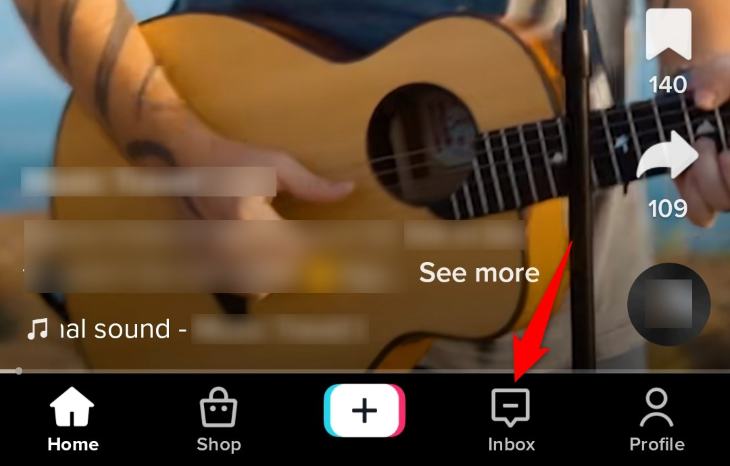 Нажмите «Входящие» в нижней панели TikTok.