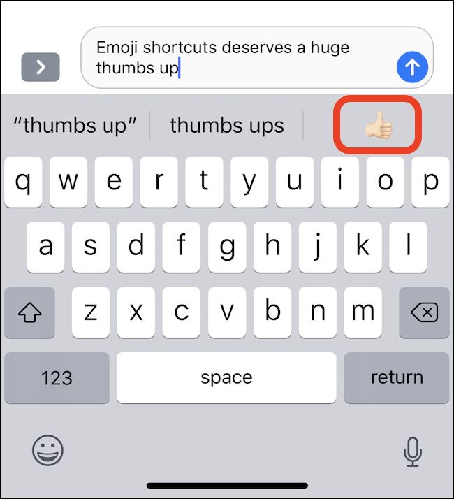 Ввод «thumbs up» и появление эмодзи «палец вверх»