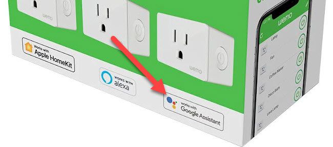 Наклейка «Works with Google Assistant» на упаковке.