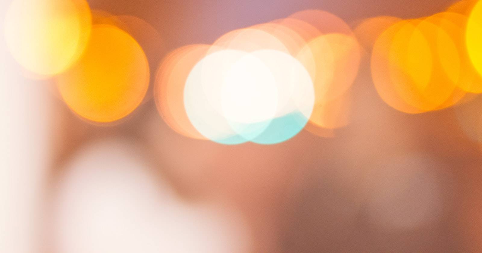 Крупный план светящихся точек на фоне, часть изображения размыла