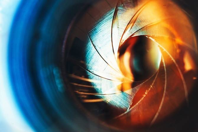 Объектив фотоаппарата крупным планом