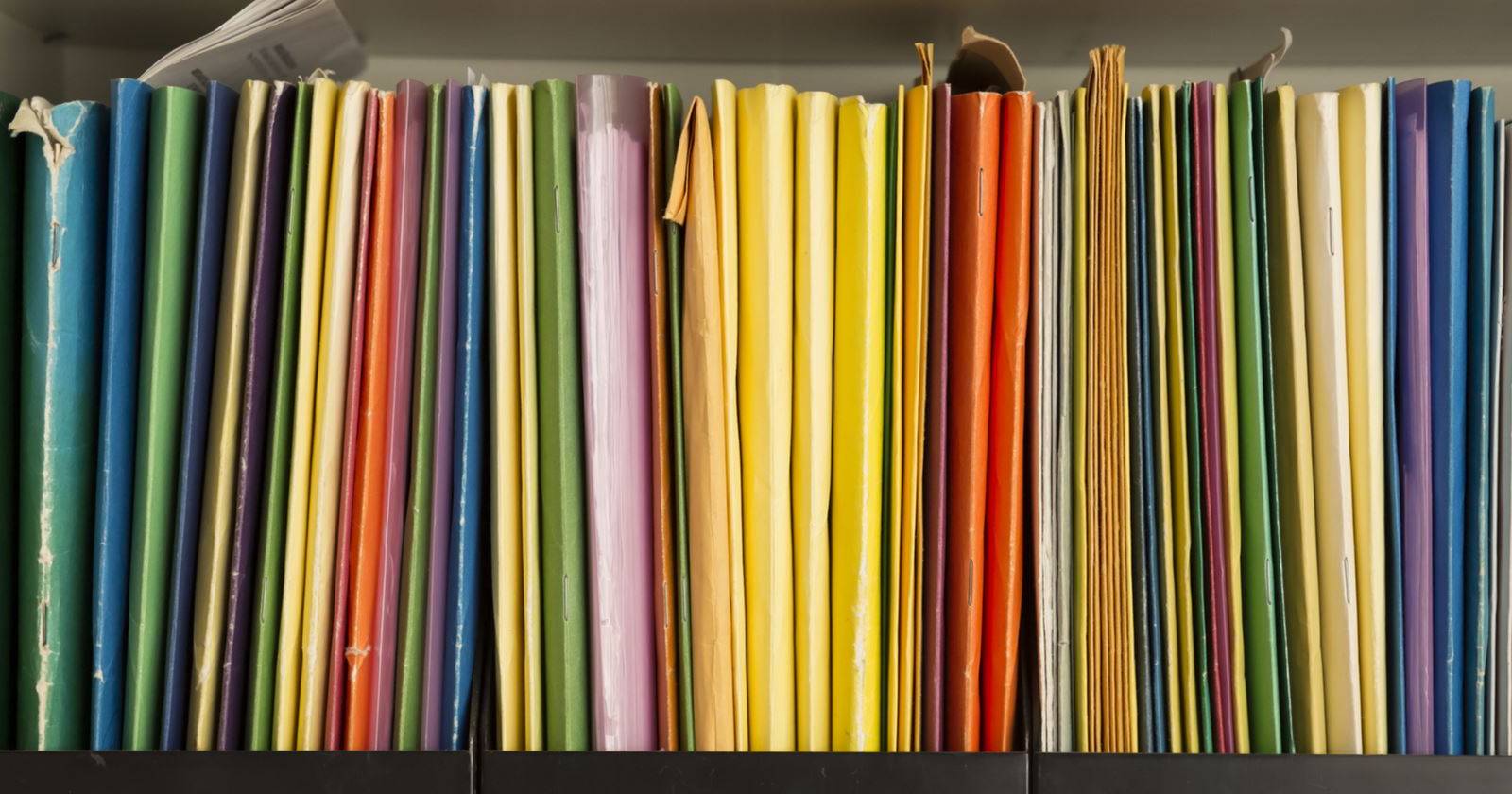 Windows 11 のスタートメニューとタイルを示すスクリーンショット