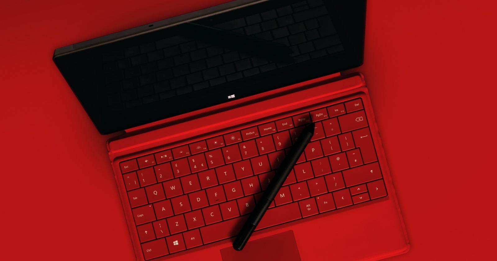 Компьютер с ошибкой загрузки Windows и командной строкой