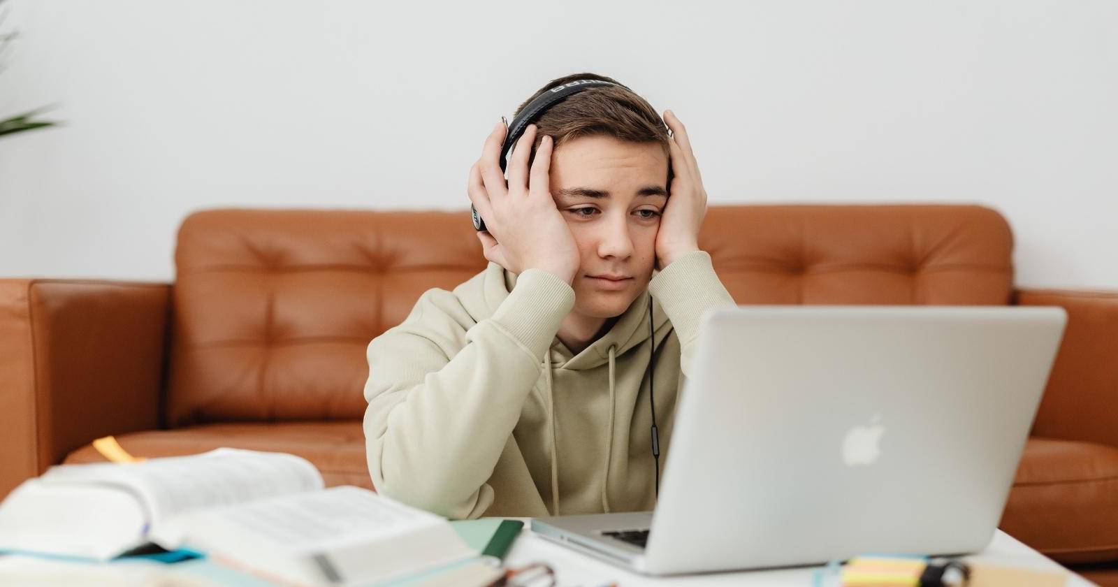 Иллюстрация: человек в рабочем процессе без уведомлений