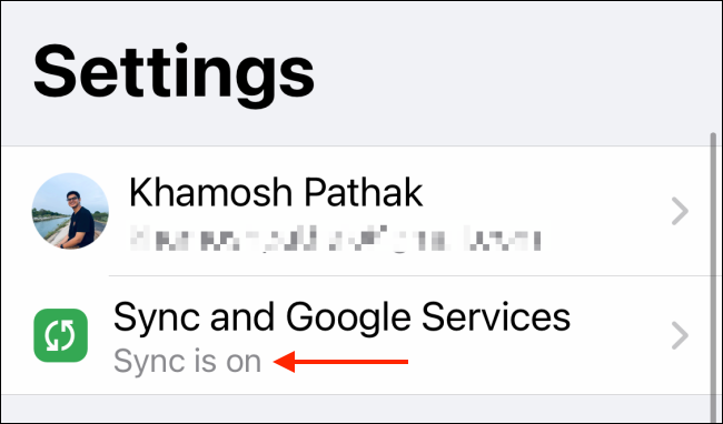 Убедитесь, что синхронизация включена в Chrome на iPhone и iPad