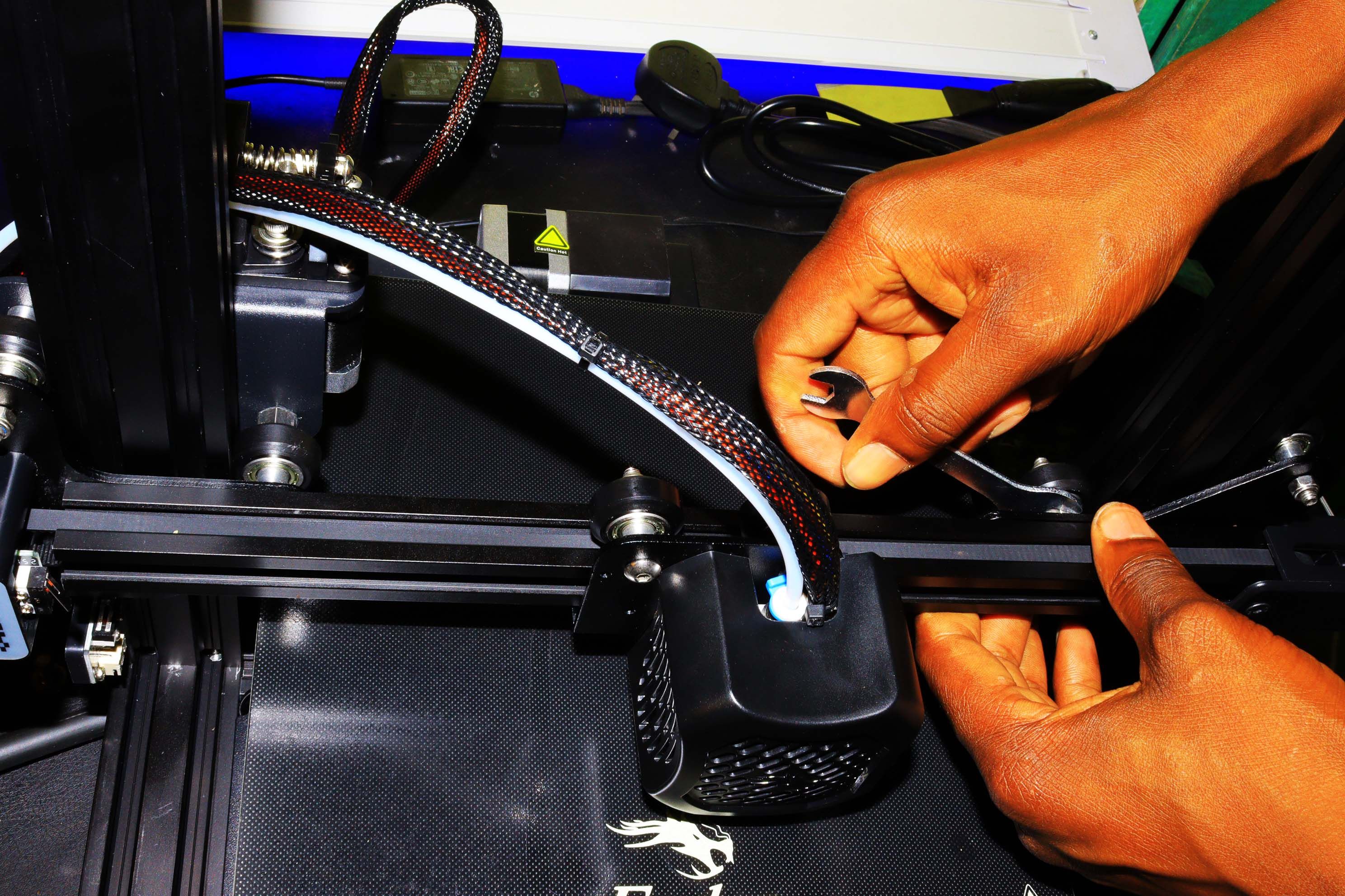 Tightening the screws on the moving z-axis module