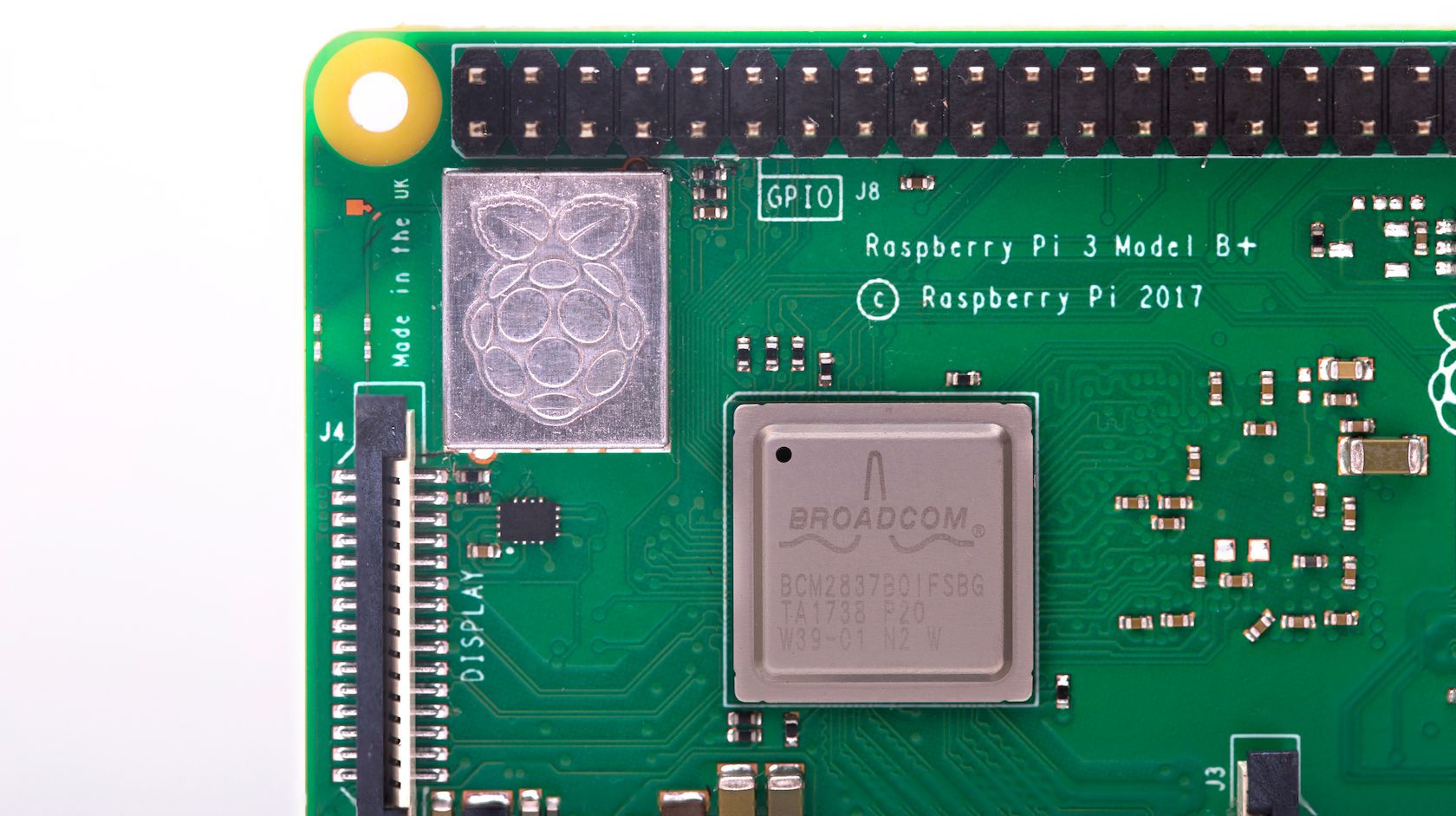 Распаянный SoC Raspberry Pi 3B+ с теплоотводом