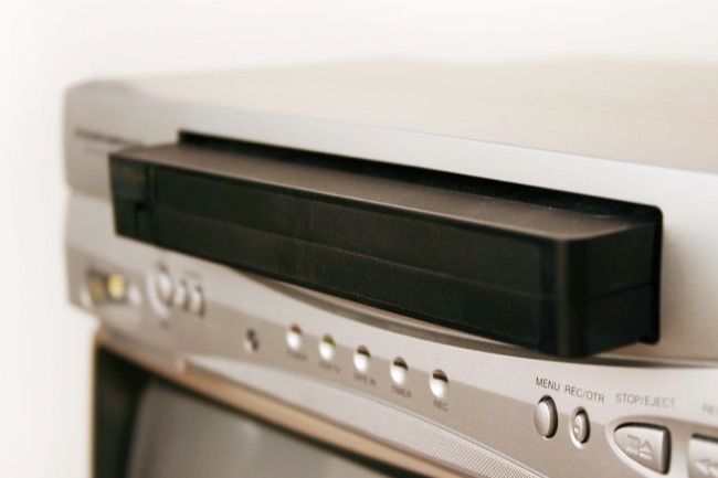 Видеомагнитофон (VCR) с кассетой