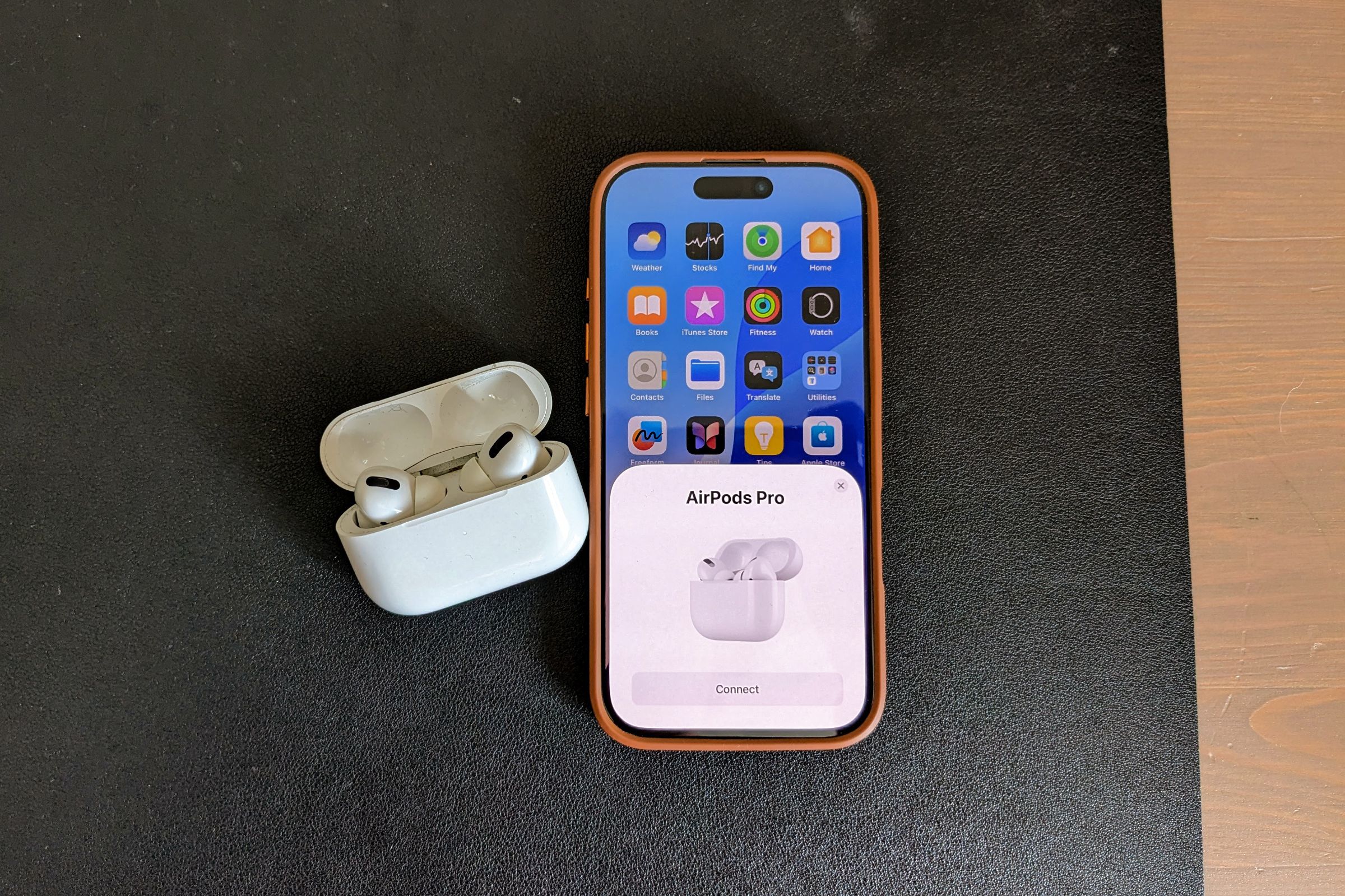 iPhone 16 Pro с диалогом Подключить для AirPods Pro.
